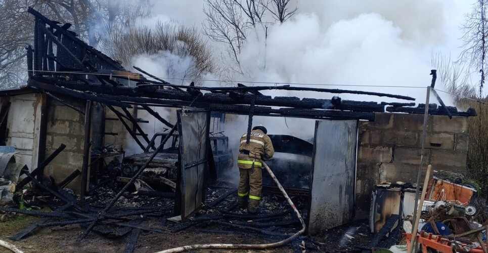 В Поле сгорел гараж с двумя автомобилями