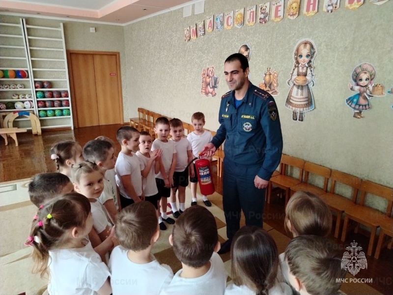 Сотрудники МЧС проводят занятия по пожарной безопасности в детских садах Алексеевки