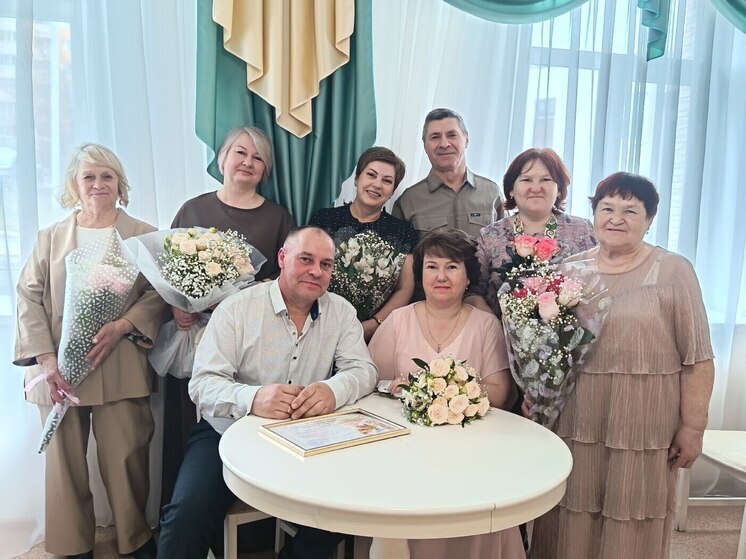 Семья Прудниковых из Холмска отметила жемчужную свадьбу