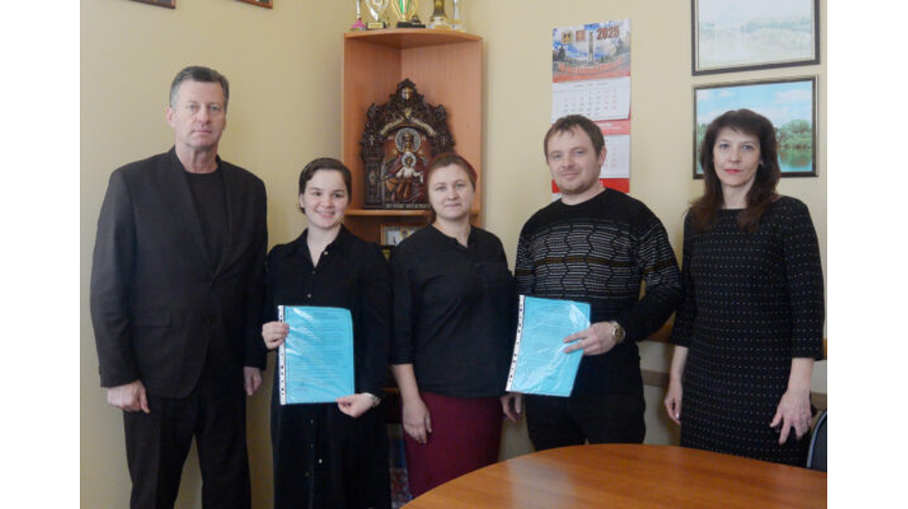 Молодым семьям Трубчевского района вручили жилищные сертификаты