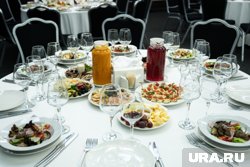 Тюменские политики и чиновники потчуют гостей разнообразными блюдами и часто сами готовят