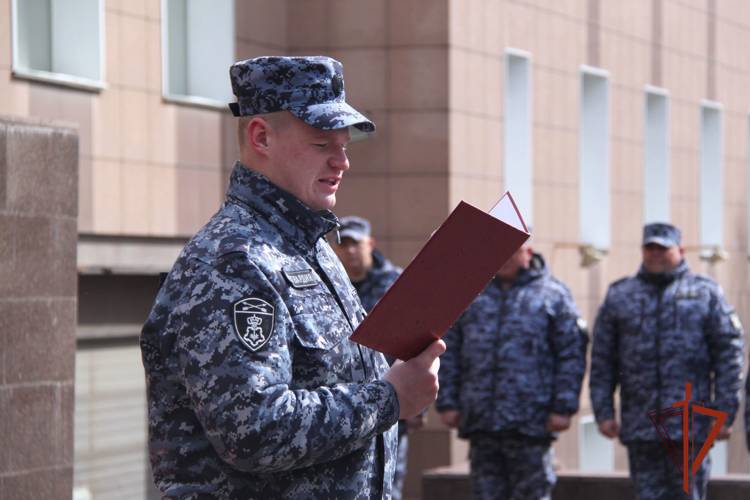 Приведение к присяге новых сотрудников Росгвардии состоялось в Новосибирске 