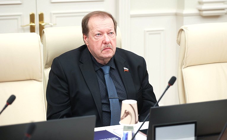 Александр Русаков