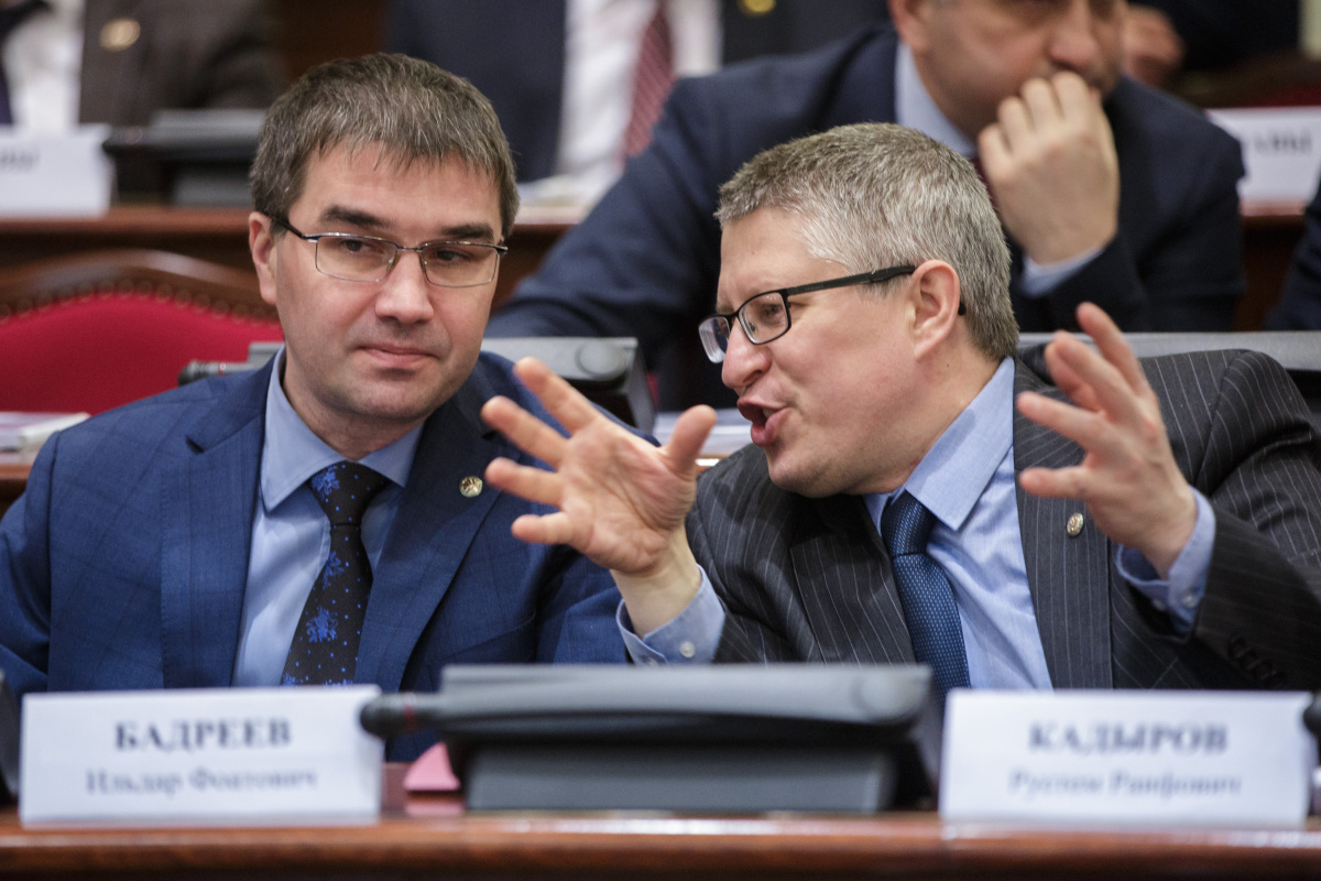 Ильдар Бадреев (слева)