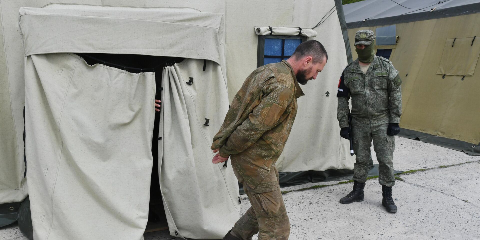 Пункт временного содержания украинских военнопленных на Харьковском направлении - ИноСМИ, 1920, 20.07.2025