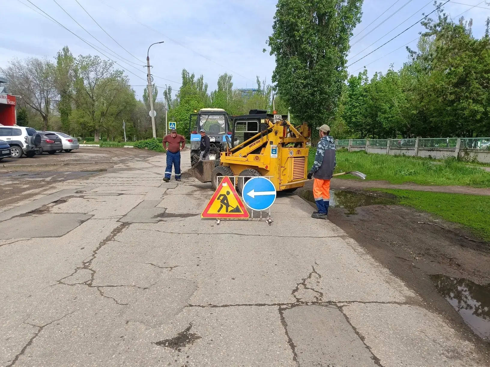 В Балаково приступили к мойке бордюров