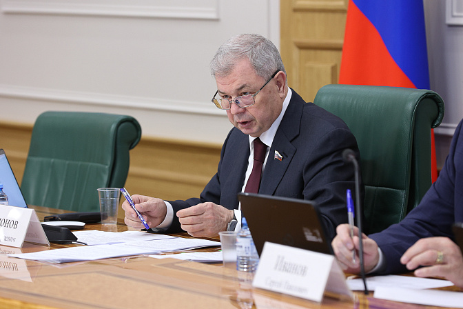 Сенатор Анатолий Артамонов