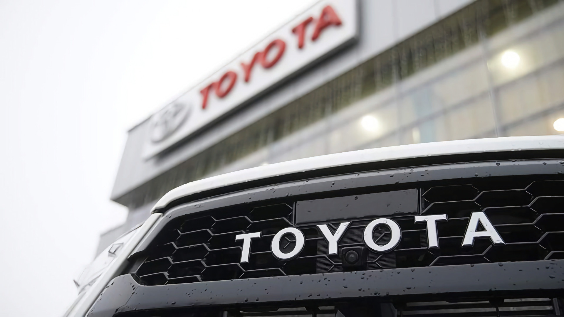 Правда ли что тойота возвращается. Тойота возобновляет поставки. Toyota возобновила поставки запчастей в Россию. Автоконцерн Тойота. Toyota концерн в России.