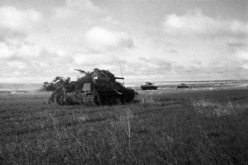 Курская битва фото. Курская дуга лето 1943. Курская битва 1943 г фото. Курская битва деревни. Хроника войны Курская битва.