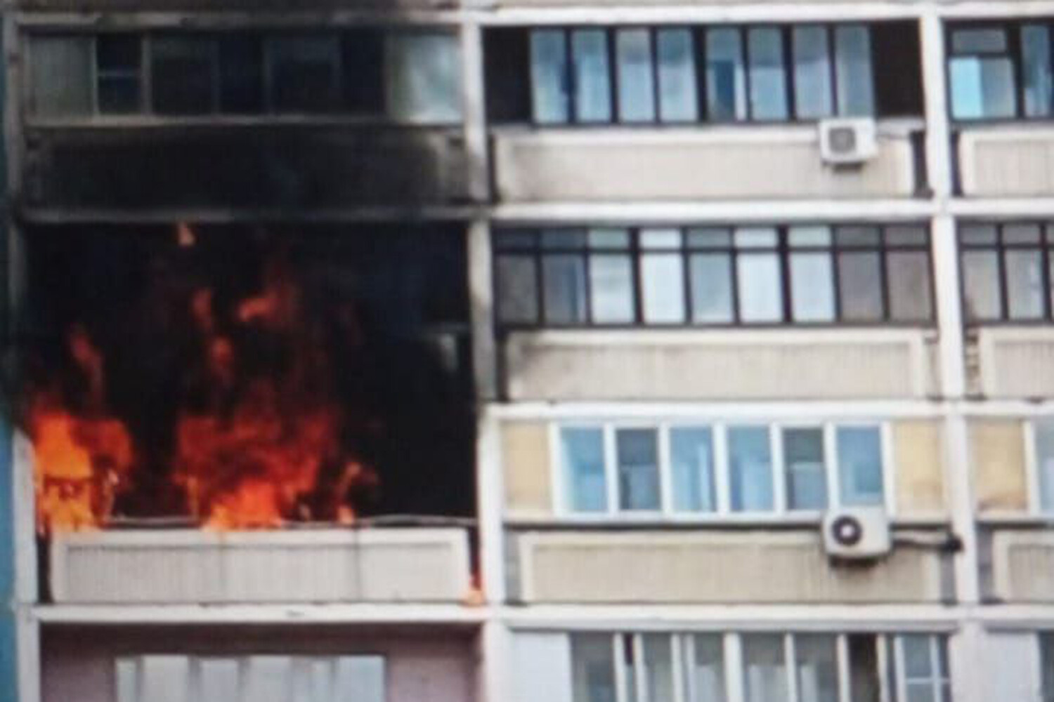 Пожар в квартире. Пожар в ясенево. Здание свр в ясенево. Пожар в жилом доме. Ясенево горит.