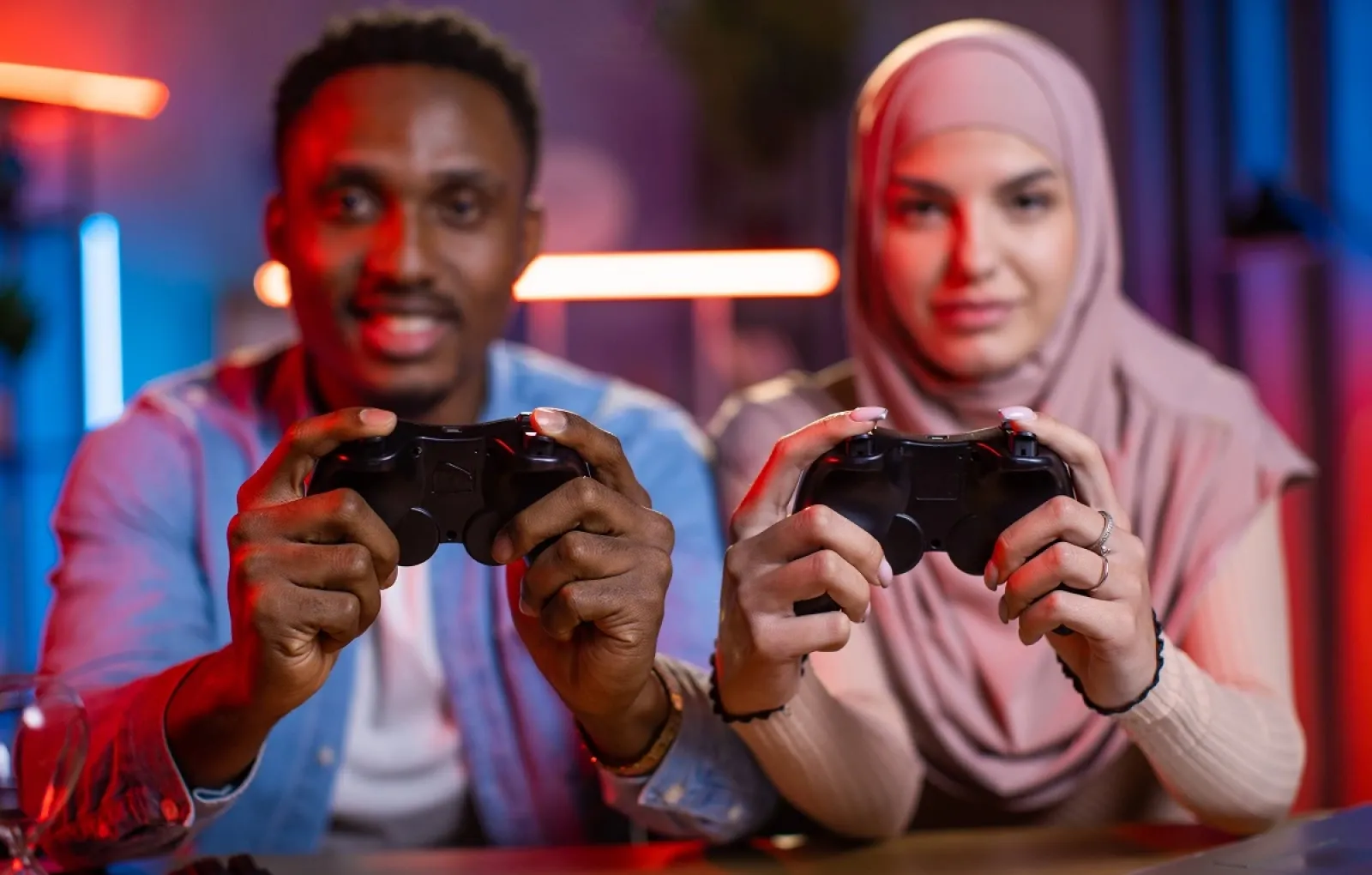 сборная саудовской аравии 2022. шариатская полиция саудовской аравии. футболисты на поле. какая зарплата у саудовской аравии. структура экономики саудовской аравии.