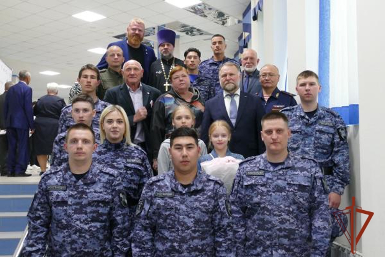 В Омске вручили награду общественного признания отцу сотрудника СОБР, погибшего на СВО