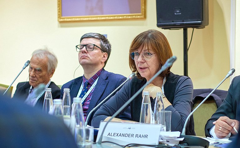 Форум «Петербургский диалог»