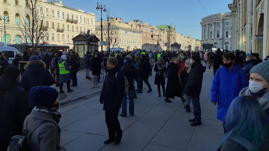 Protest невская ул 11а фото On Nevsky Avenue limited movement because of uncoordinated protest action Accide