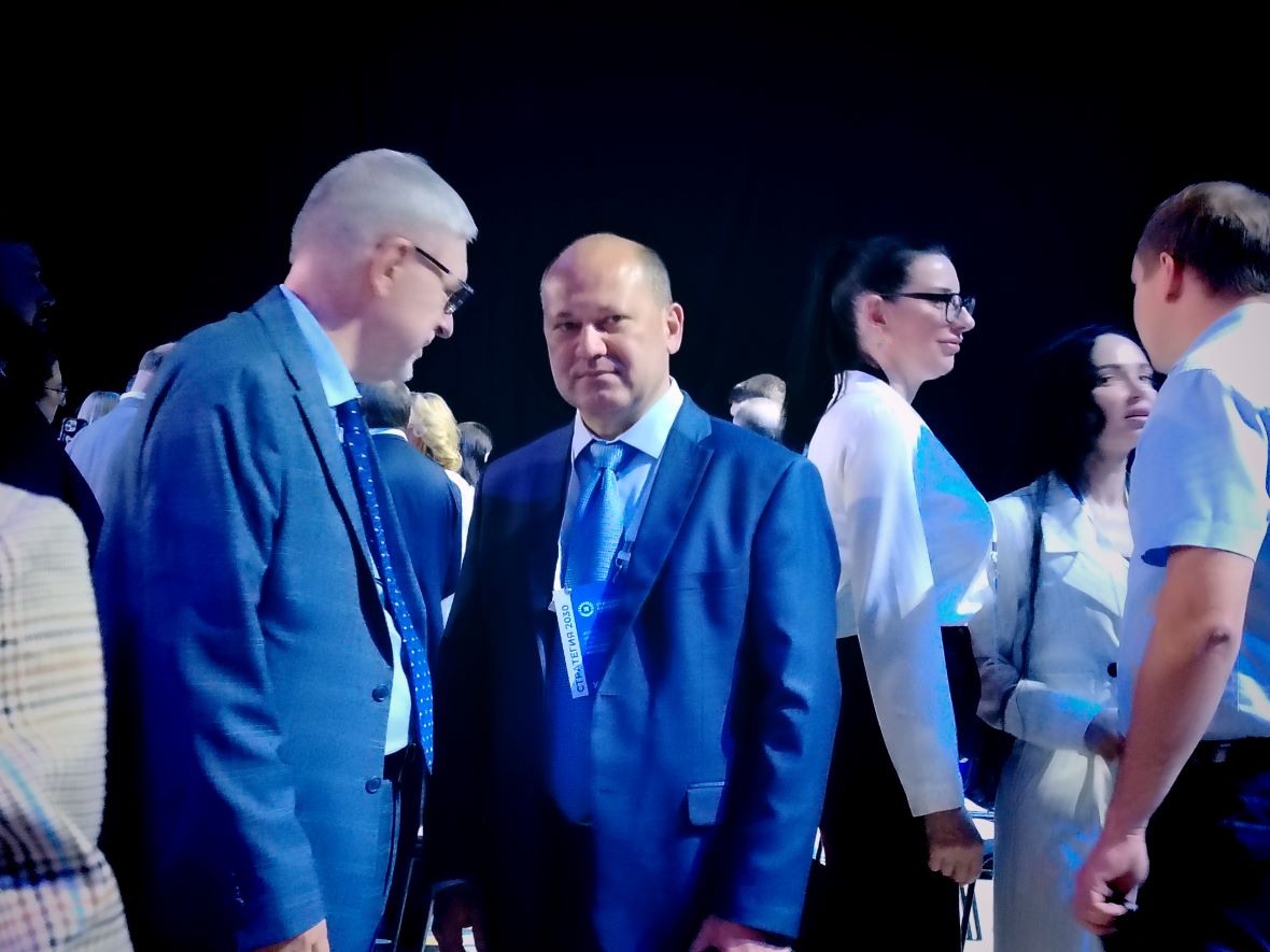 Следом за Камбуловой замечен глава Ростова Александр Скрябин. 