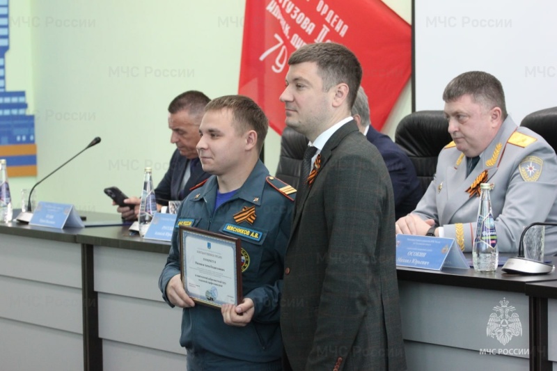 Сотрудников и ветеранов противопожарной службы региона поздравили с профессиональным праздником