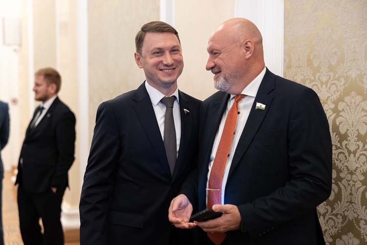 Артем Прокофьев посетовал на свой график: «Вчера вечером прилетел, а сегодня снова улетать»