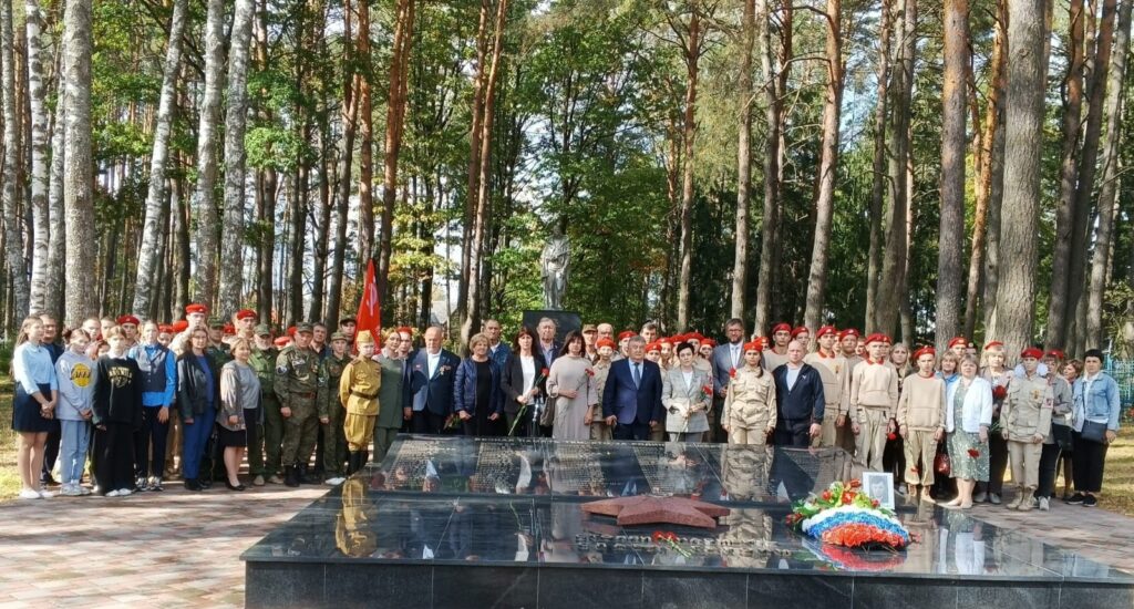 В Унече Брянской области перезахоронили останки красноармейца