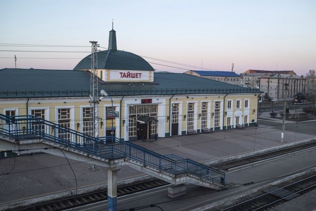 Здание железнодорожного вокзала в городе Тайшет