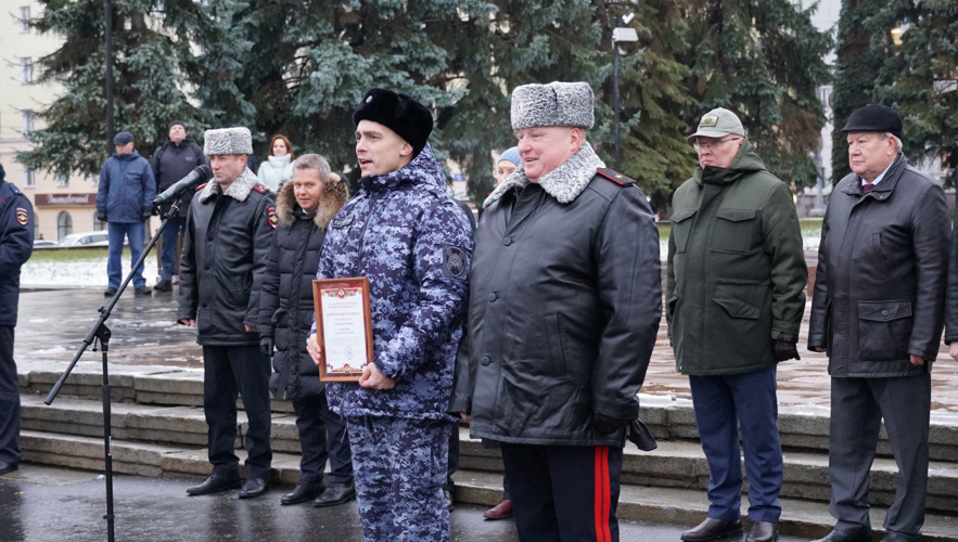 В Кирове росгвардейцы приняли участие в торжественном строевом смотре сил правопорядка