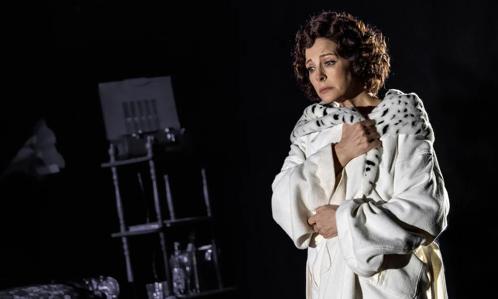 «Последний роман»: Полеты во сне и наяву в Театре Моссовета