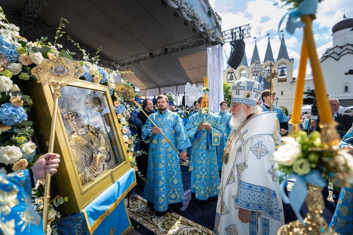 Святейший Патриарх Кирилл возглавил в Тихвинском Богородичном Успенском монастыре торжества по случаю 20-летия возвращения Тихвинской иконы Божией Матери в Россию