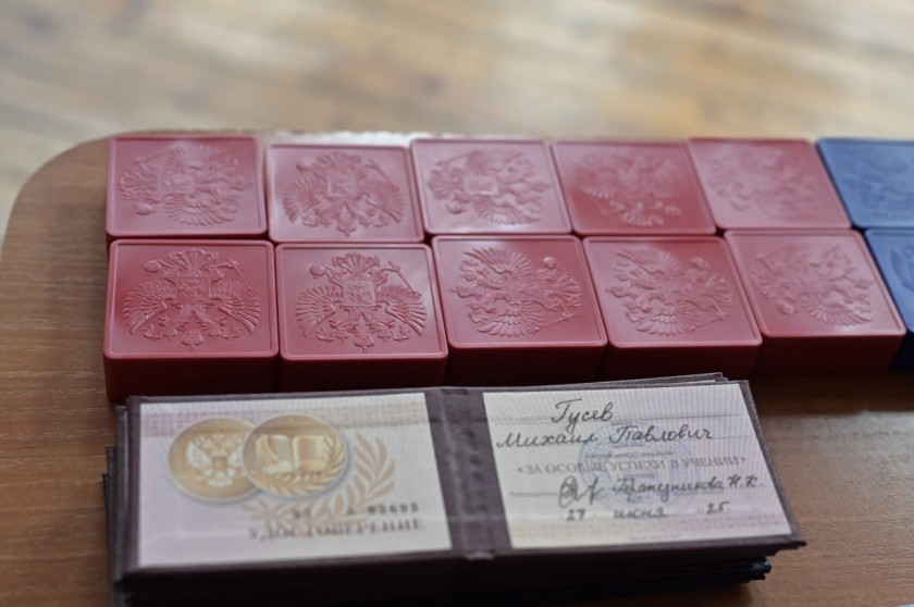 Более 300 выпускников окончили школу с медалями в Красногорске