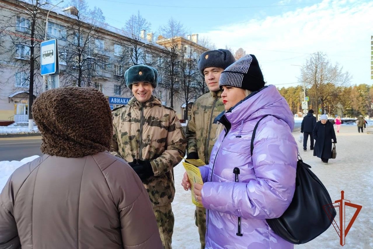 Росгвардейцы совместно c полицейскими провели профилактическую акцию по предупреждению мошенничества в Томской области (видео)