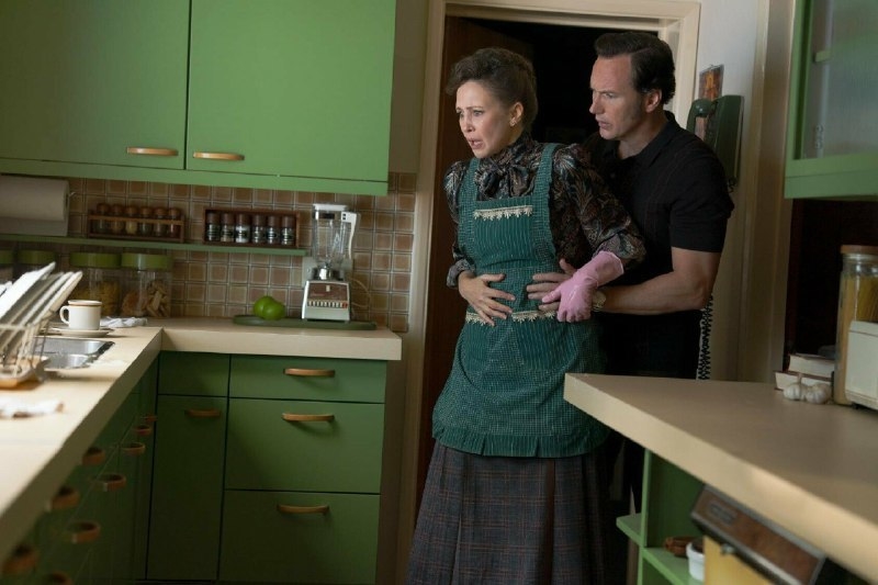 Кадр из фильма «Заклятие 4: Последний обряд», реж. Майкл Чавес, Warner Bros. Pictures