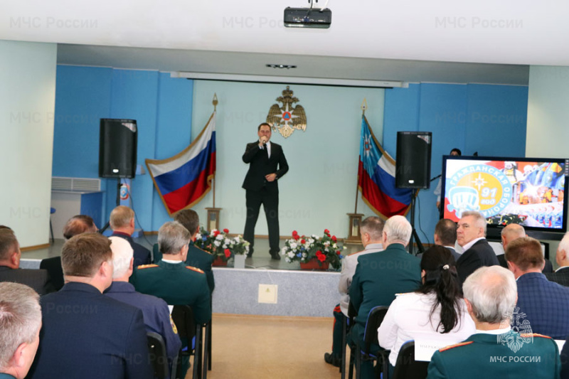 С Днем Гражданской обороны поздравили ветеранов и действующих сотрудников МЧС