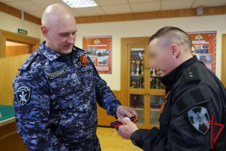 В Санкт-Петербурге поздравили ОМОН «Балтика» (на транспорте) Росгвардии с 33-летием со дня образования