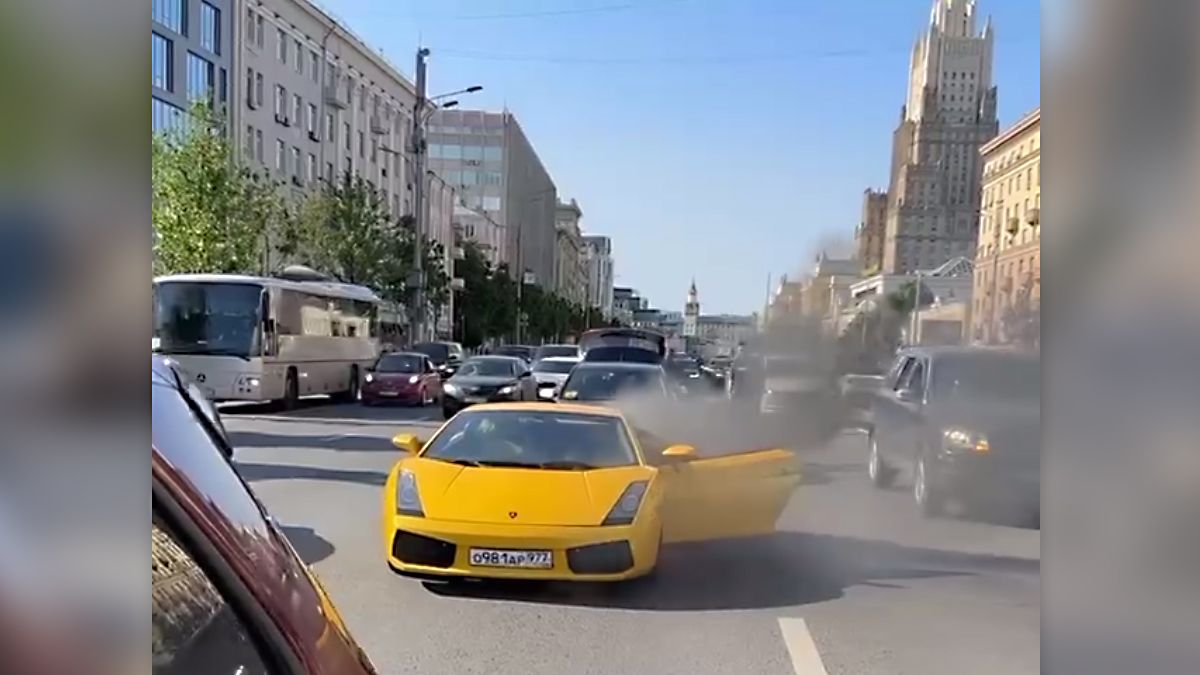 Старые Lamborghini горящая