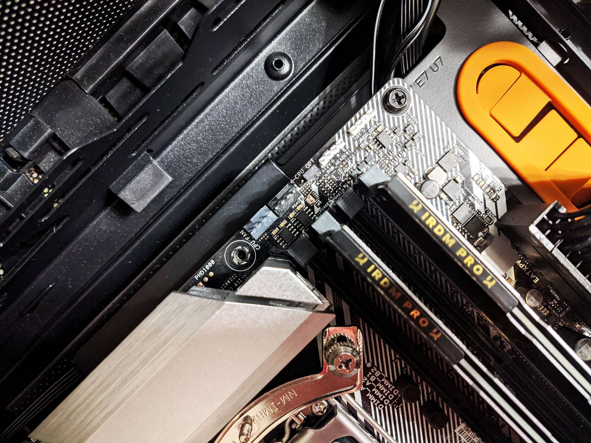 Для чего нужен разъём CPU OPT на материнской плате?