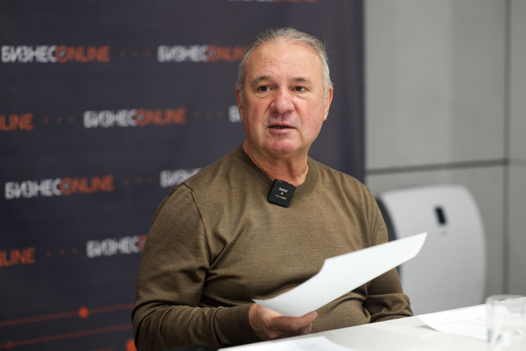 «Когда покупал первую машину, думал, что лет через 15 поменяю. Тогда 15 лет службы автомобиля норма была…»