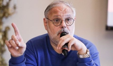 Надвигается катастрофа: Хазин объяснил, что нужно купить, чтобы спасти деньги