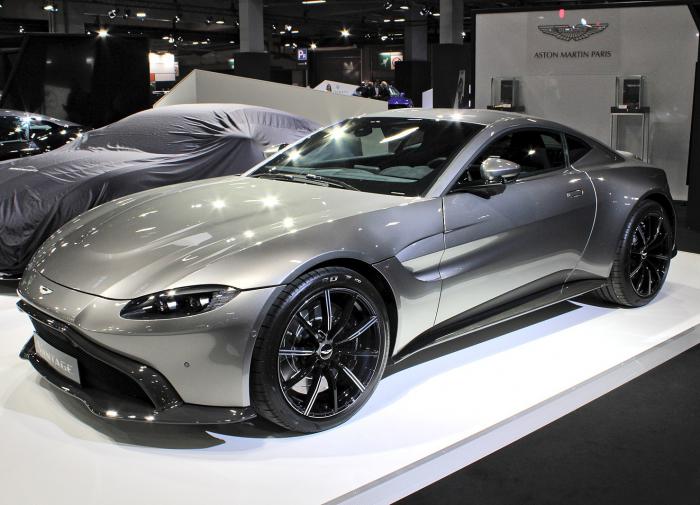 Глава Bentley Адриан Холлмарк теперь будет возглавлять Aston Martin