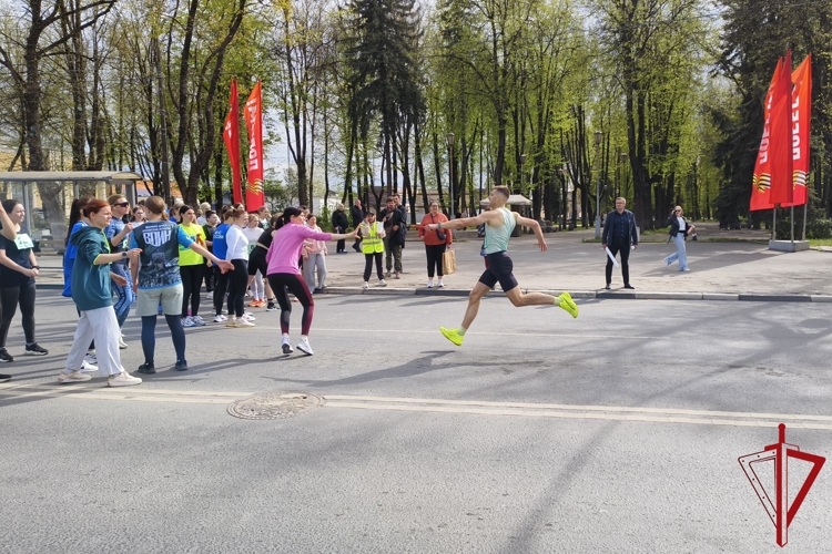 В Псковской области росгвардейцы одержали победу в легкоатлетической эстафете, посвященной Победе в Великой Отечественной войне