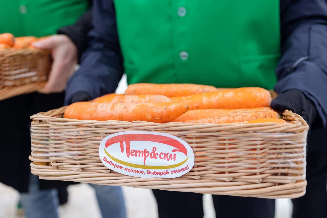 «Петр&скй» предоставил командам пять ящиков свежей морковки