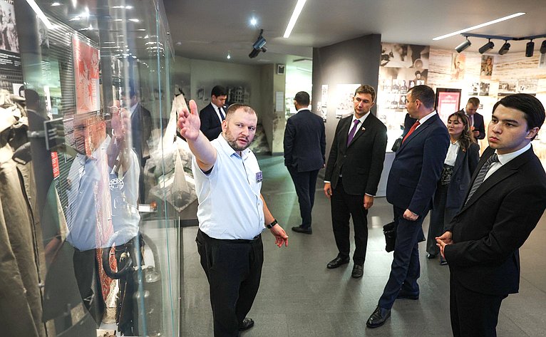 Посещение музея Великой Отечественной войны участниками выездного заседания Молодежной межпарламентской ассамблеи государств —участников СНГ