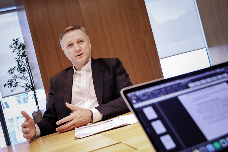 Альберт Каримов: «Наша задача — найти тонкую грань между тем, чтобы защитить наших автопроизводителей, но не создавать им вольготные условия, в которых они могут расслабиться в отсутствие конкуренции со стороны импорта и остановиться в своем развитии»