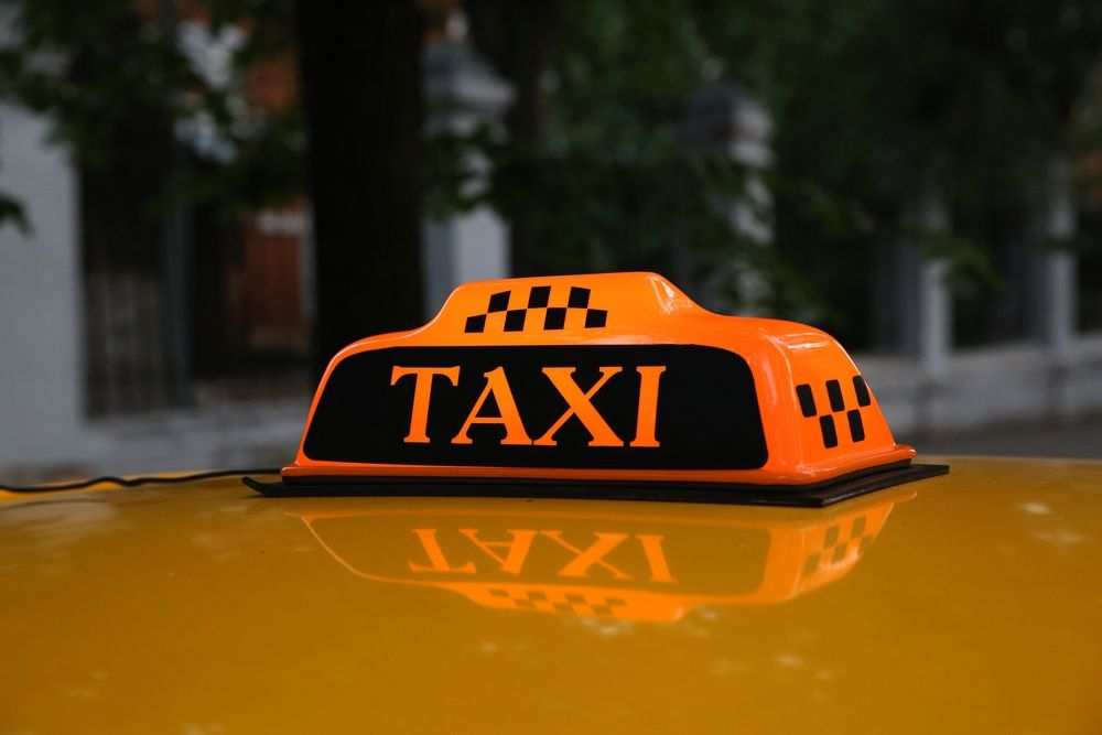 Россияне смогут проверить данные о такси на «Госуслугах» | Русская весна