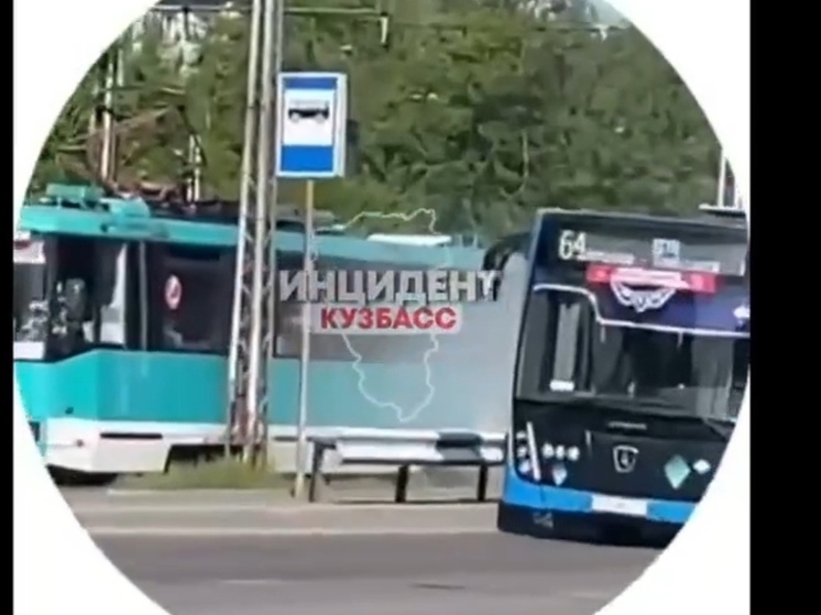 Густой дым повалил из трамвайного вагона в Кемерове