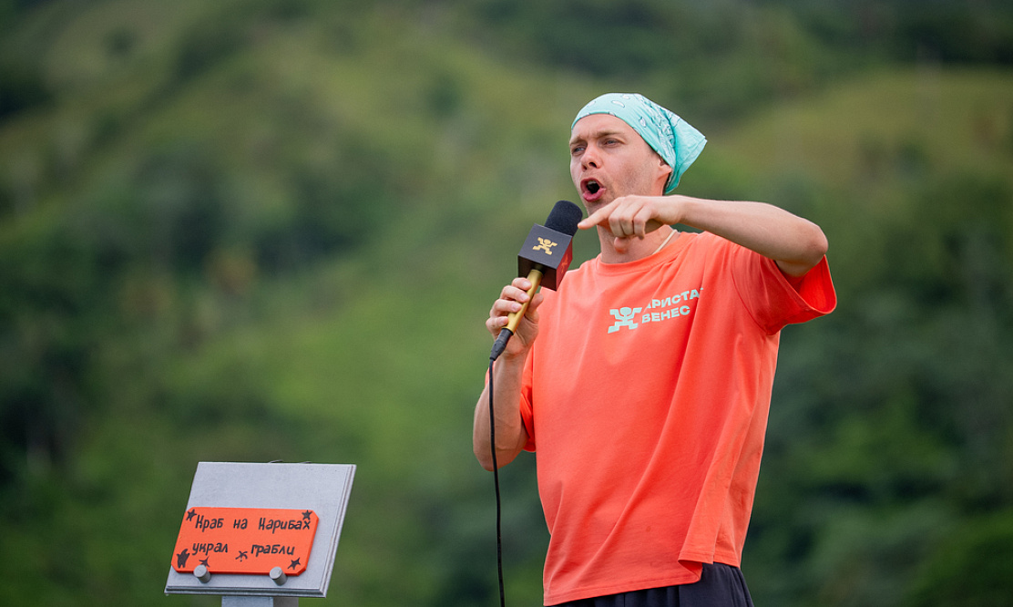 Нехватка романтики: участник шоу «Звезды в джунглях. Карибский сезон» «подкатит» к ведущей Ольге Бузовой