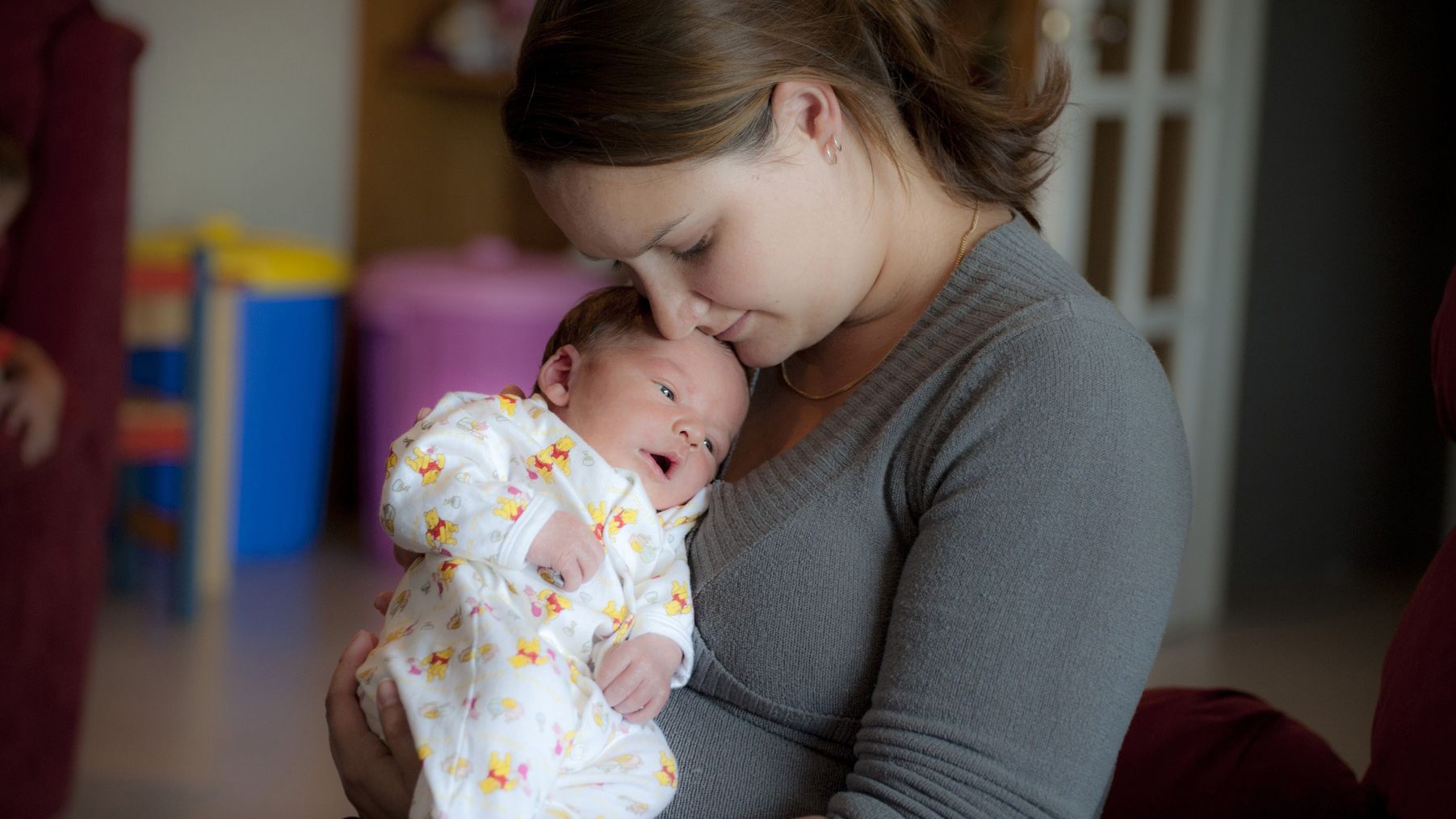 суррогатная мама. женщина картинка для детей. помощь материнству. помощь материнству. хорошая няня.