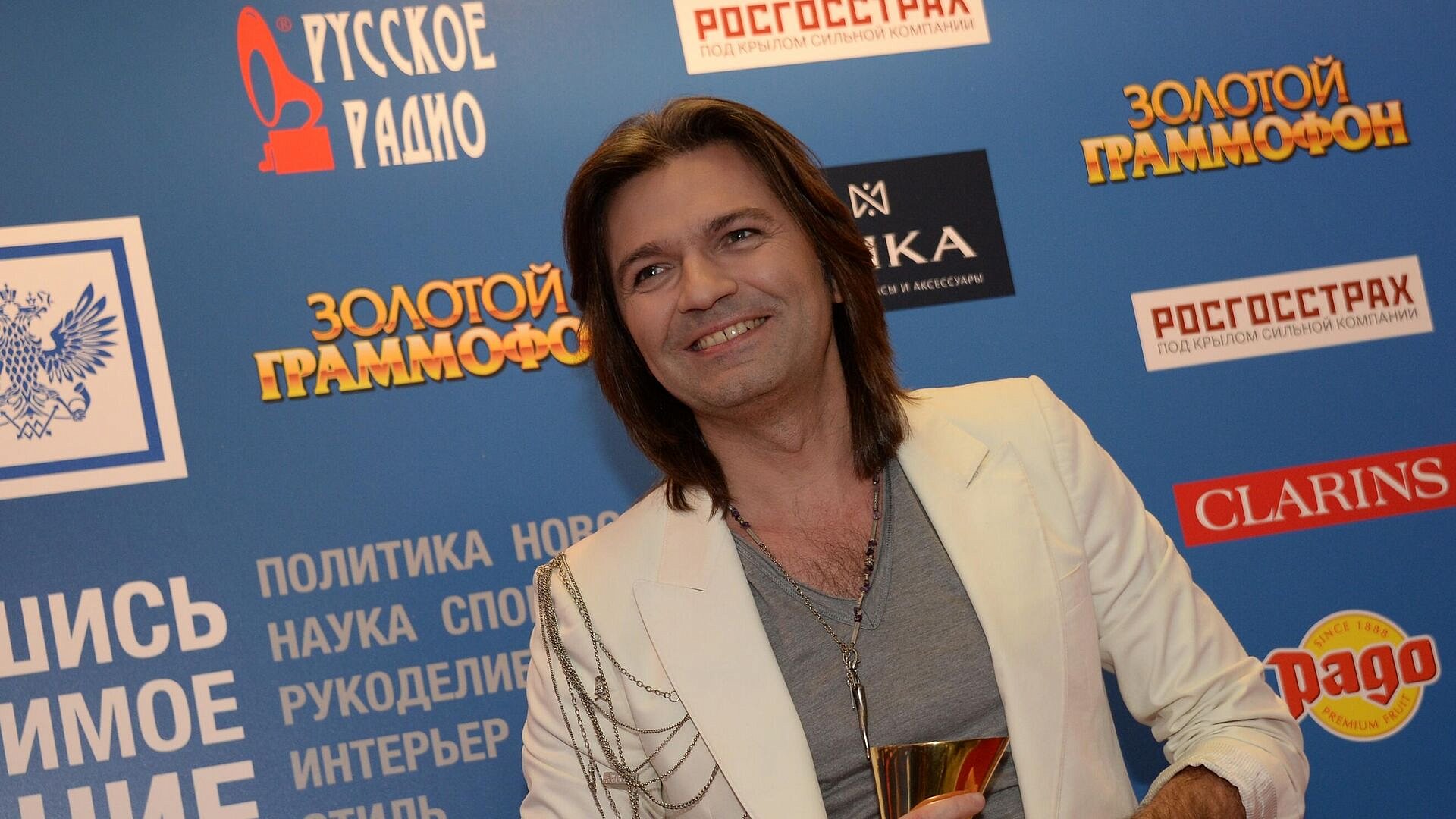 Звезды эстрады исполнили хиты на юбилейном 