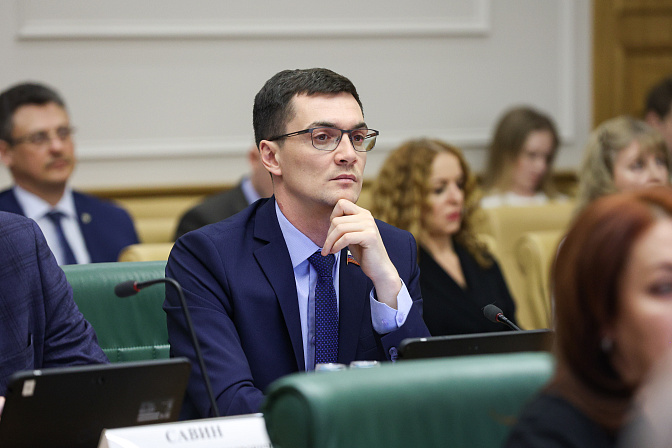 сенатор рф член совета федерации роман маслов