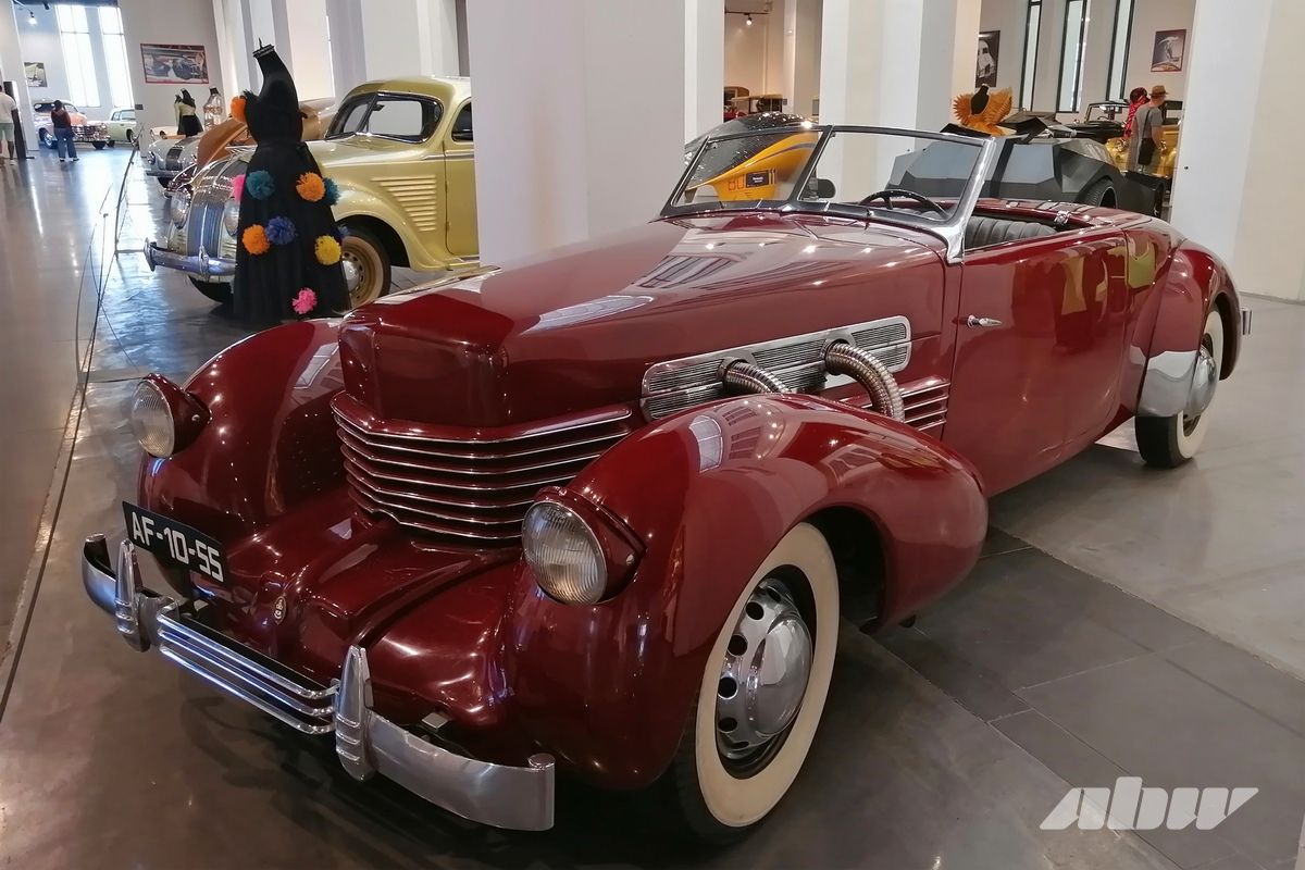 Стиль, мода и ретроавтомобили музея в испанской Малаге: часть вторая