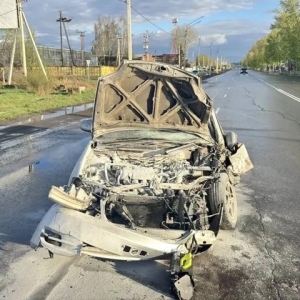 На саяногорской трассе смяло две иномарки