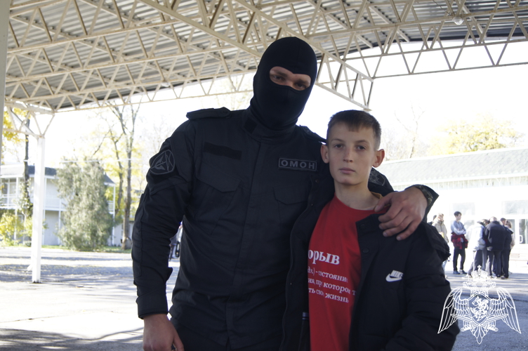 Росгвардейцы встретились с подростками Ростовской области