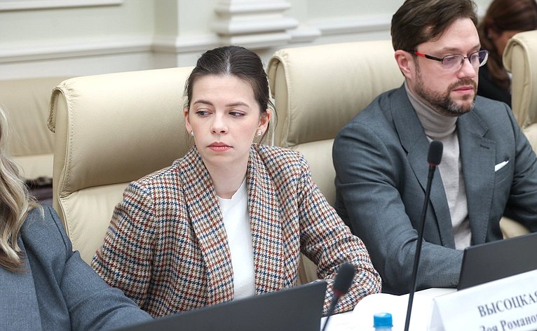 Круглый стол Комитета СФ по социальной политике «Актуальные вопросы совершенствования мер поддержки молодых специалистов, работающих в сфере здравоохранения (в рамках проекта «Всероссийская научная школа «Медицина молодая»)»